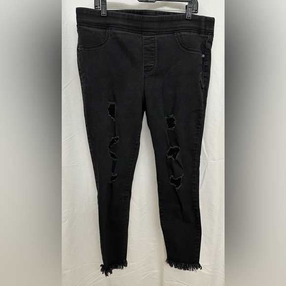 Old Navy Women’s Sz 16 pull on skinny jeans cropped frayed hem distressed - Picture 1 of 7